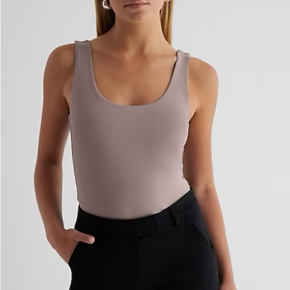 NWT Express Body Contour High Compression Scoop Neck Bodysuit